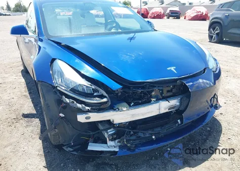 2019 Tesla Model 3 Long Range/Mid Range/Standard Range/Standard Range Plus z USA, uszkodzony, nr VIN 5YJ3E1EA6KF324452